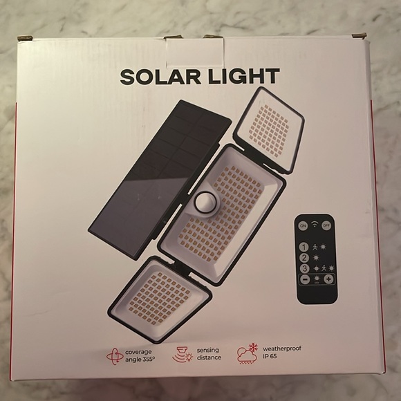 2 pack Daphino 3 head solar lights with remote controls - Picture 10 of 10